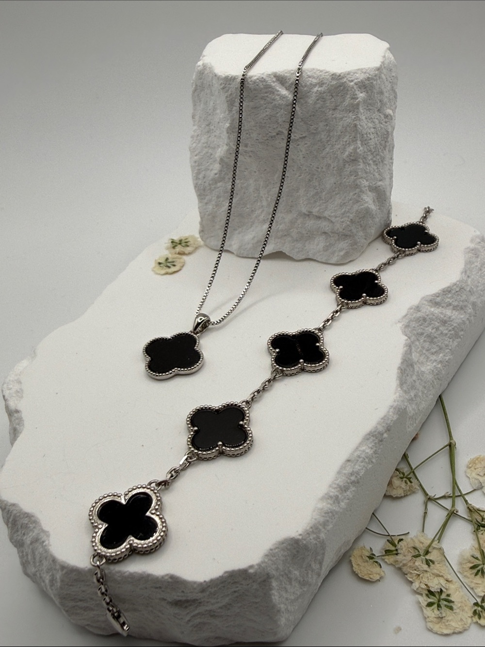 Clover-Shape Jade Pendant Necklace and Bracelet Set - Women's Jewelry
